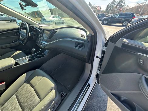 Used 2018 Chevrolet Impala LT image 24