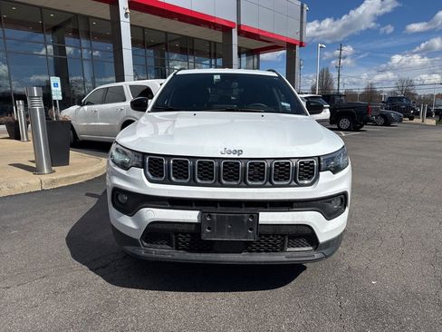 Used 2025 Jeep Compass Latitude image 8