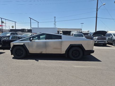 Used 2024 Tesla Cybertruck AWD Crew Cab image 4