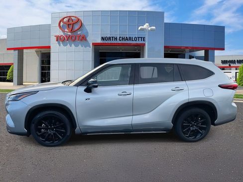 Used 2022 Toyota Highlander XLE image 6