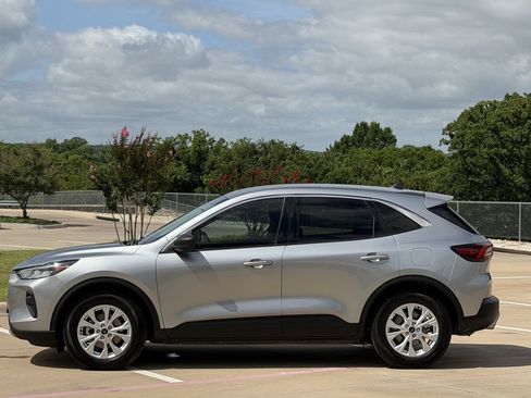 Used 2024 Ford Escape Active FWD image 3