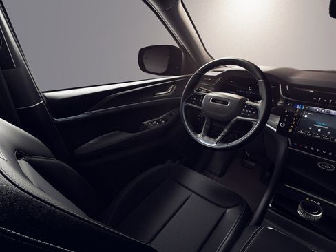 New 2026 Jeep Grand Cherokee Laredo image 8