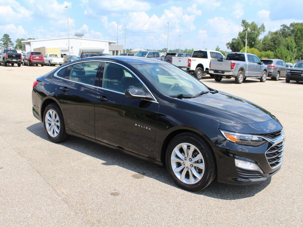 Used 2025 Chevrolet Malibu LT FWD image 2