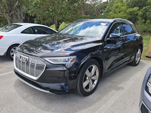 Used 2019 Audi e-tron Premium Plus w/ Cold Weather Package image 3