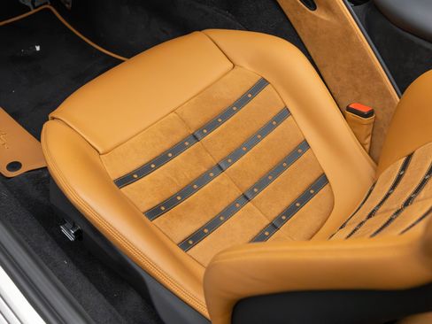 Used 2025 Ferrari Roma Spider RWD image 17