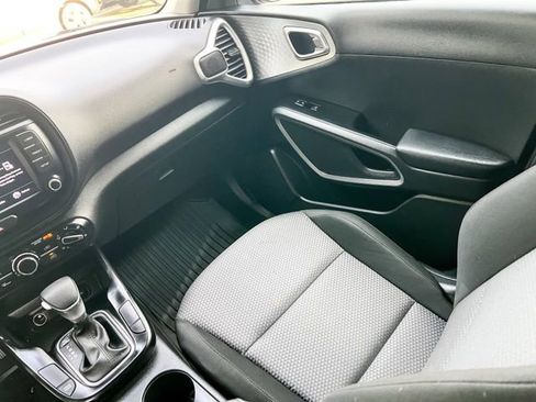 Certified 2023 Kia Soul LX w/ LX Technology Package image 13