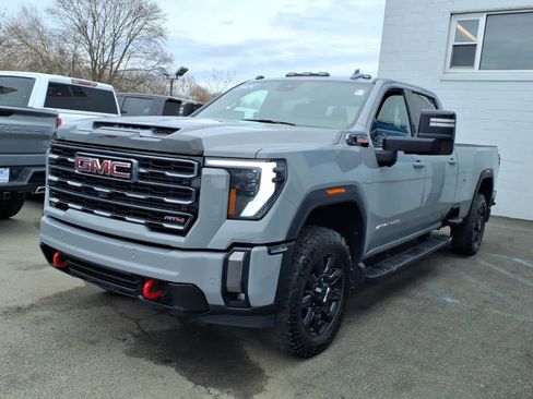Used 2024 GMC Sierra 2500 AT4 w/ AT4 Preferred Package AWD/4WD image 3