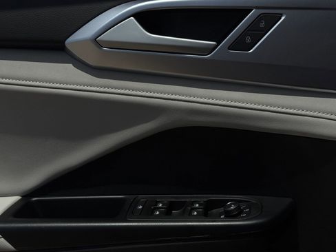 New 2025 Volkswagen Taos SE FWD image 23