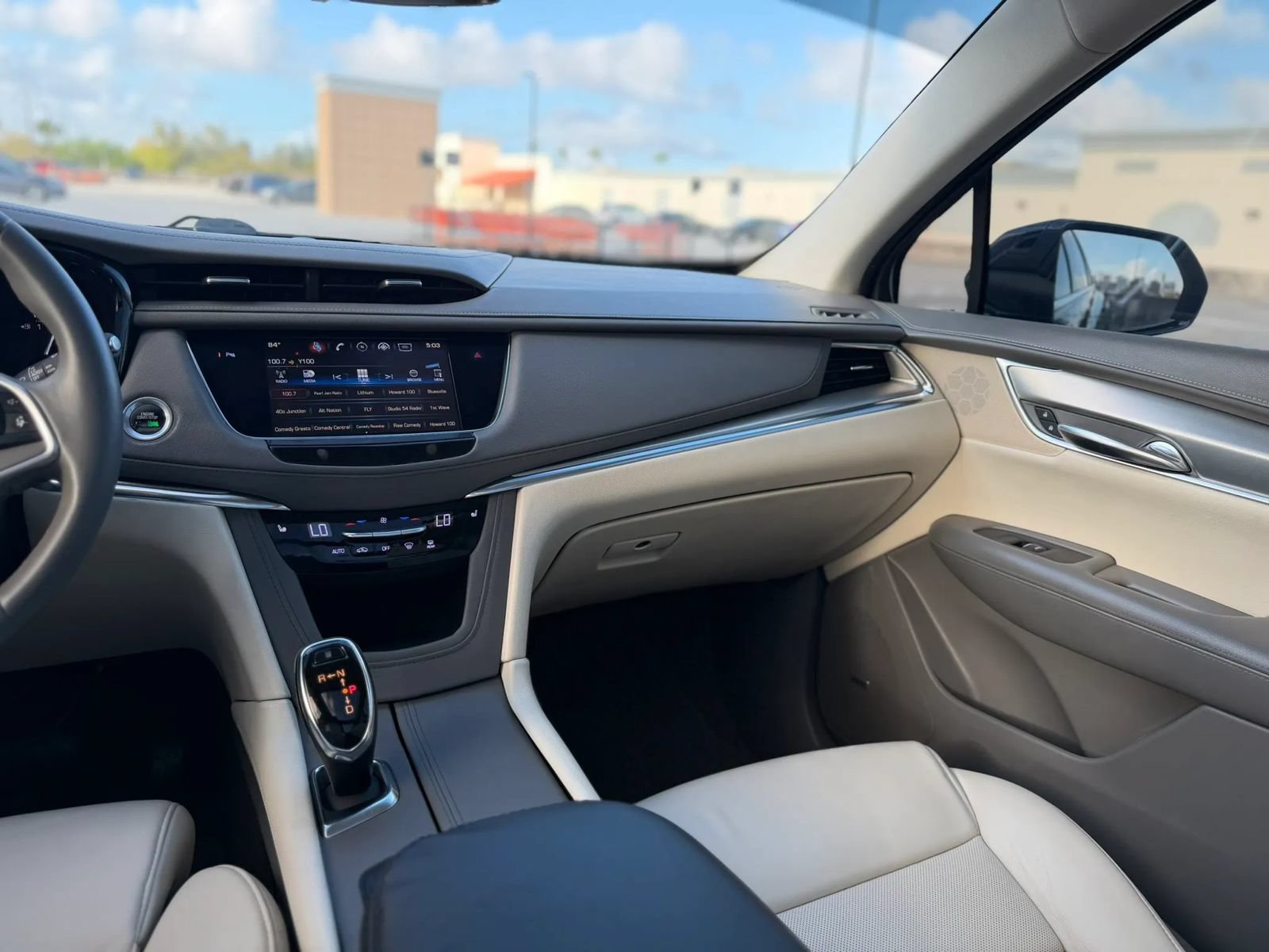 Used 2017 Cadillac XT5 Luxury w/ Driver Awareness Package FWD image 27