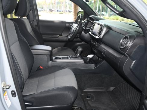 Used 2020 Toyota Tacoma TRD Sport AWD/4WD image 19