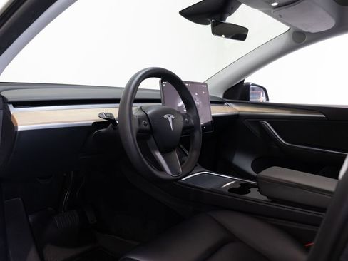 Used 2024 Tesla Model Y Long Range AWD/4WD image 17