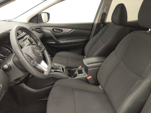 Used 2021 Nissan Rogue Sport S image 17