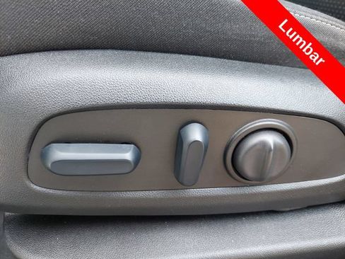 Used 2023 GMC Acadia SLE w/ Driver Convenience Package FWD image 19