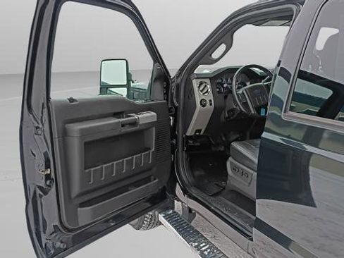 Used 2015 Ford F250 Lariat w/ Chrome Package image 9