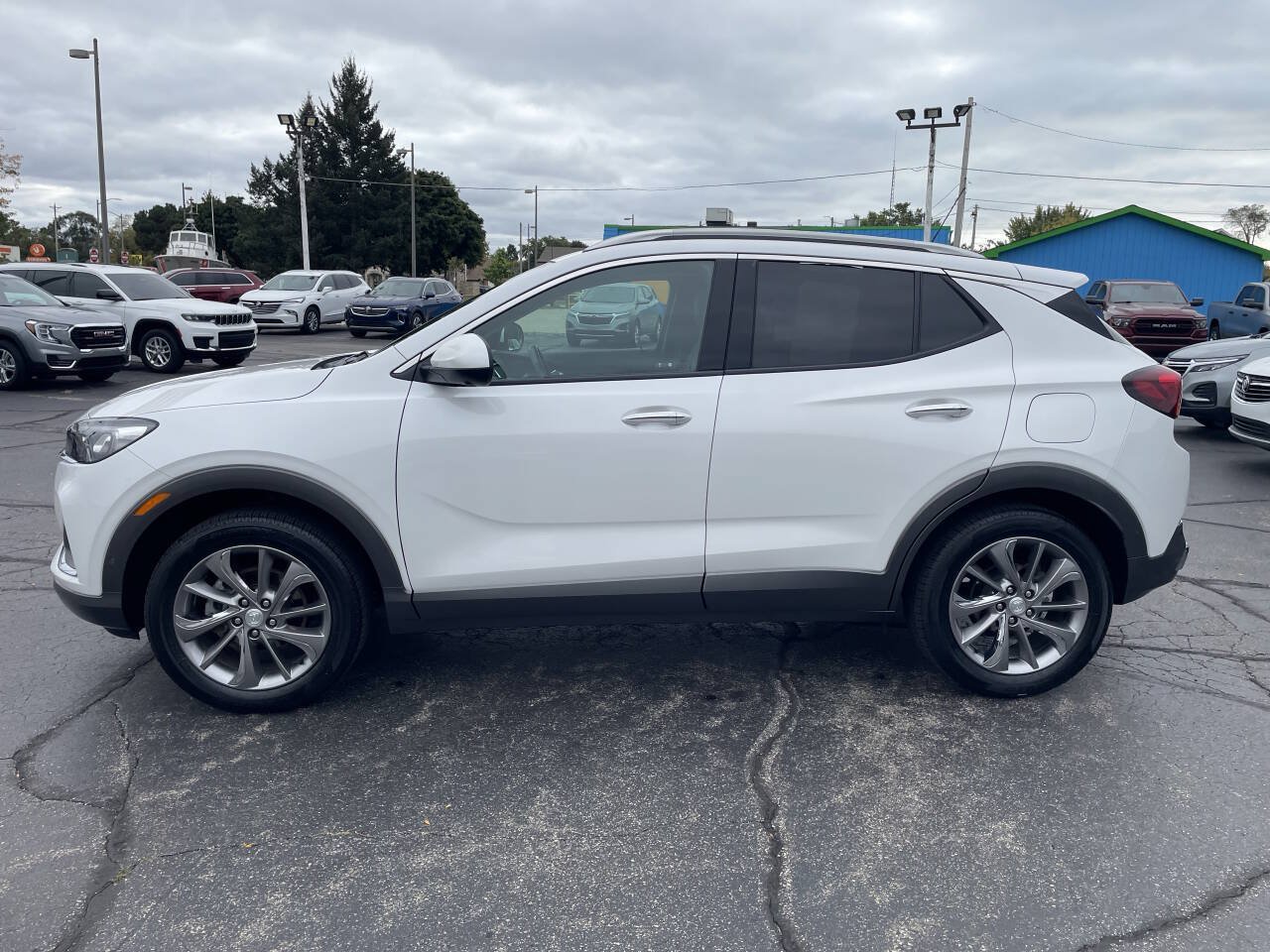 Used 2023 Buick Encore GX Essence w/ Advanced Technology Package AWD/4WD image 9