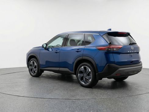 Used 2025 Nissan Rogue SV AWD/4WD image 6