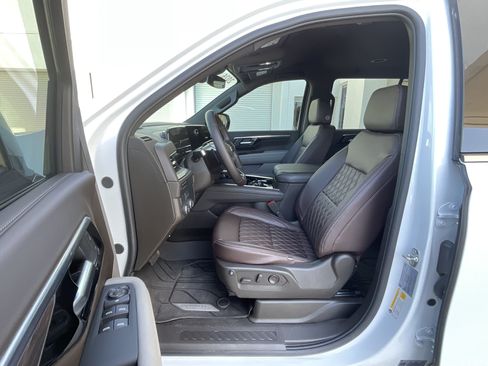 Used 2026 Chevrolet Tahoe LS RWD image 10