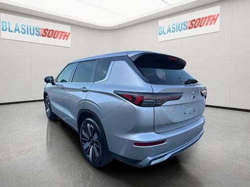 Used 2025 Mitsubishi Outlander AWD image 5