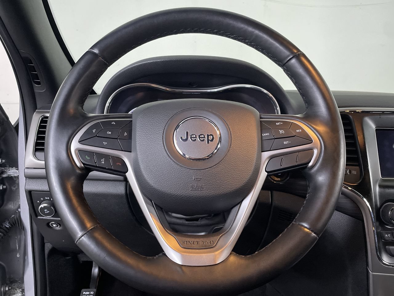Used 2021 Jeep Grand Cherokee Laredo w/ Security & Convenience Group AWD/4WD image 14
