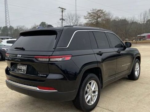 Used 2023 Jeep Grand Cherokee Laredo image 4