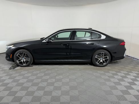 Used 2026 BMW i5 eDrive40 w/ Convenience Package RWD image 2