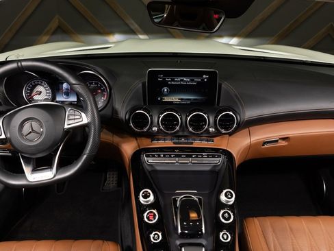 Used 2018 Mercedes-Benz AMG GT Roadster w/ Exclusive Interior Package image 29