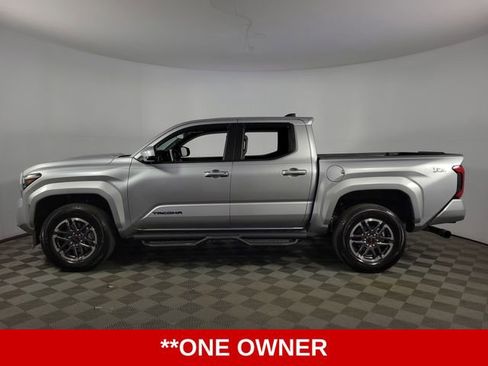 Used 2025 Toyota Tacoma TRD Sport image 5