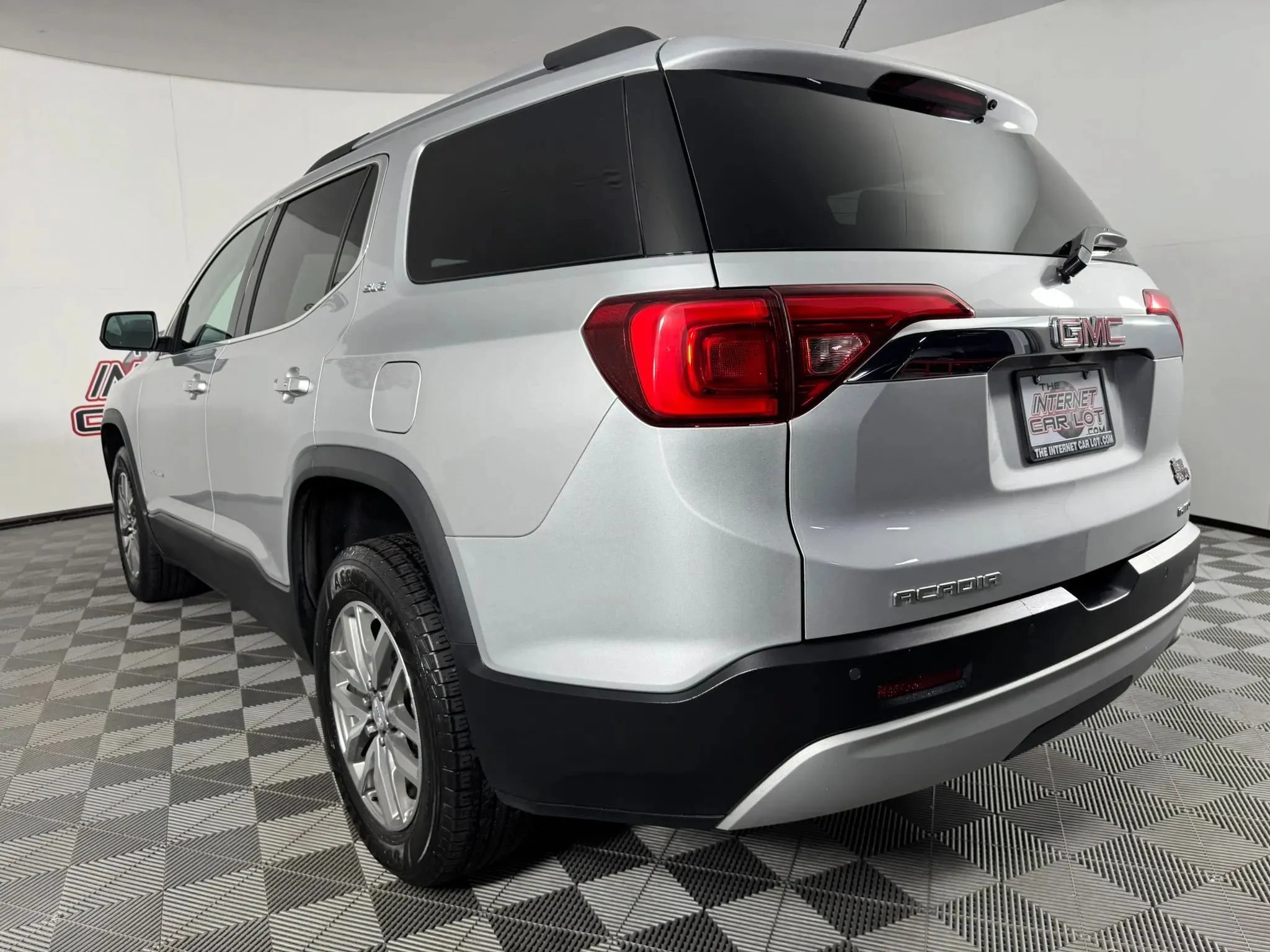 Used 2017 GMC Acadia SLE w/ Driver Alert Package I AWD/4WD image 25