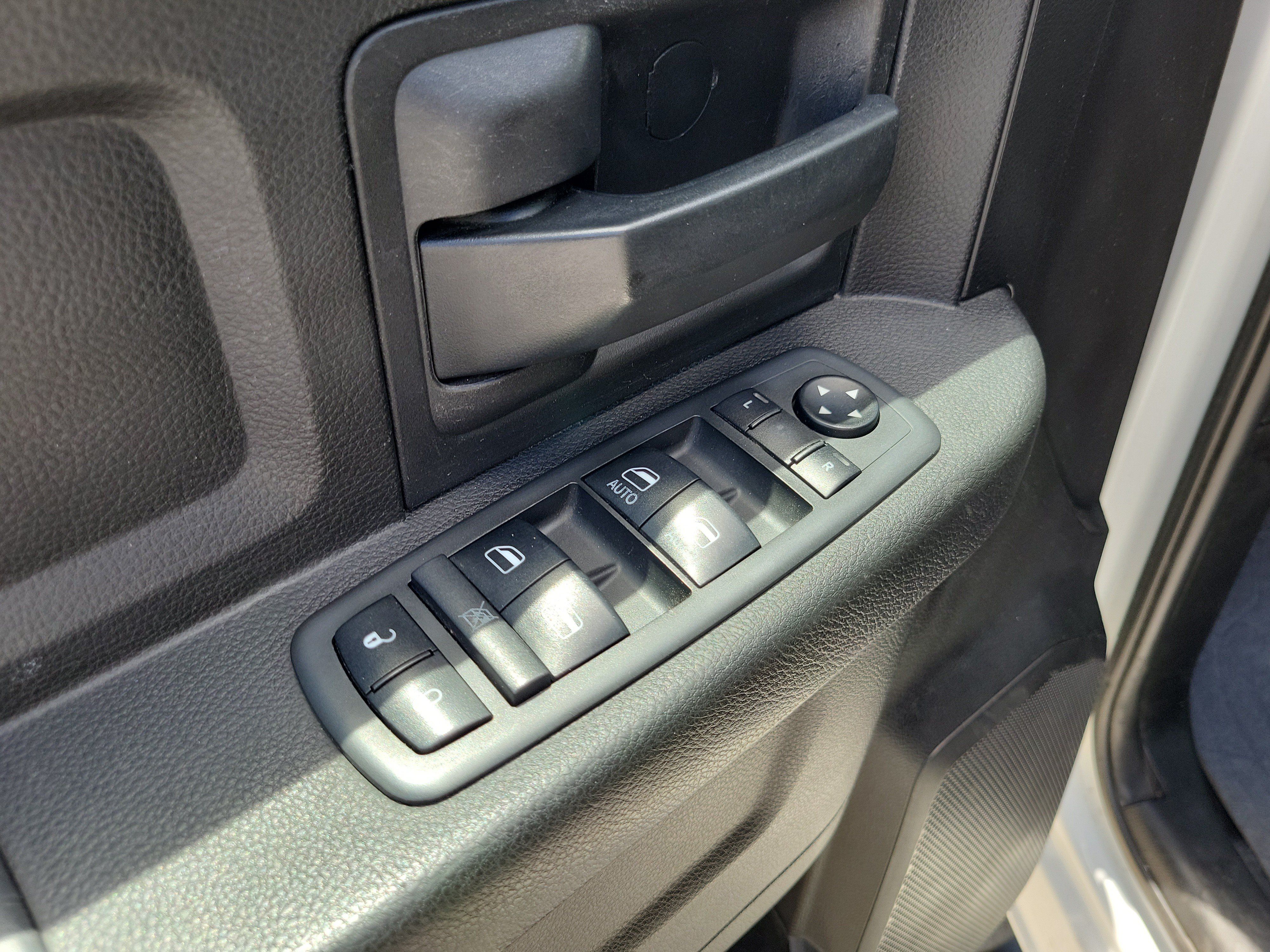 Used 2018 RAM 3500 Tradesman RWD image 16