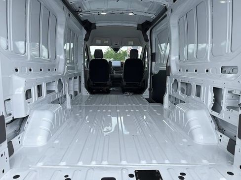 New 2026 Ford Transit 250 148 Medium Roof RWD image 17