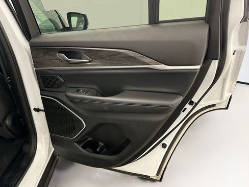 Used 2023 Jeep Grand Cherokee 4WD 4xe image 33