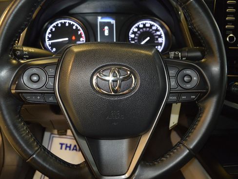 Used 2022 Toyota Camry SE image 18