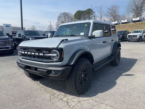New 2026 Ford Bronco Outer Banks w/ Sasquatch Package image 4