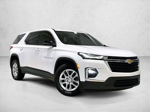 Used 2022 Chevrolet Traverse LS FWD image 12
