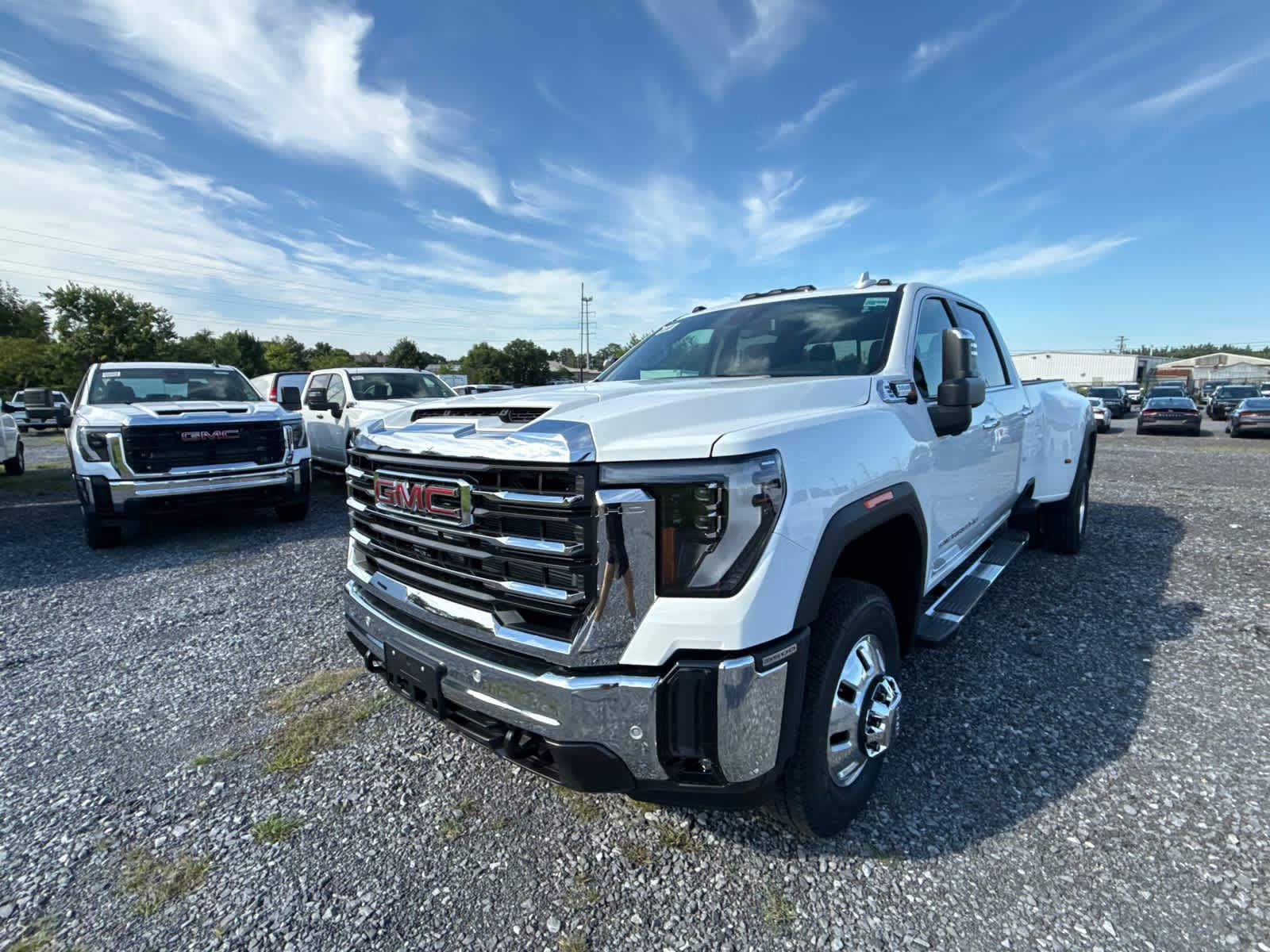 New 2026 GMC Sierra 3500 SLT w/ SLT Premium Package AWD/4WD image 32