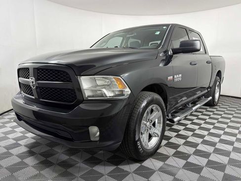 Used 2015 RAM 1500 Express RWD image 3