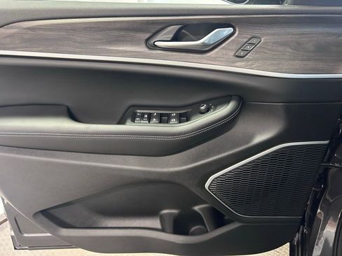 New 2026 Jeep Grand Cherokee L Limited AWD/4WD image 4