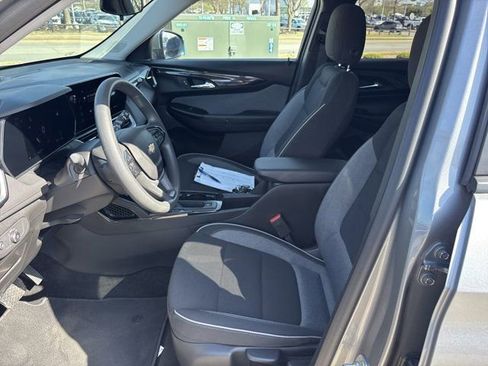 Used 2024 Chevrolet TrailBlazer LT AWD/4WD image 15