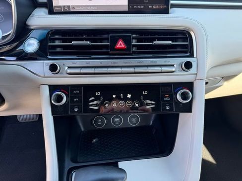 Used 2025 Genesis G70 2.5T image 17