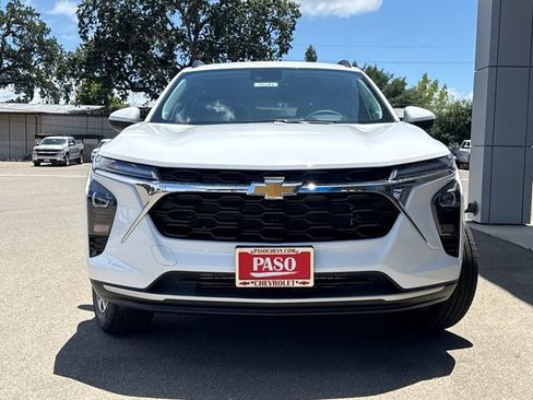 New 2026 Chevrolet Trax LT w/ LT Convenience Package FWD image 8