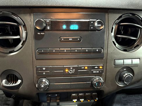 Used 2016 Ford F550 2WD Crew Cab Super Duty image 28