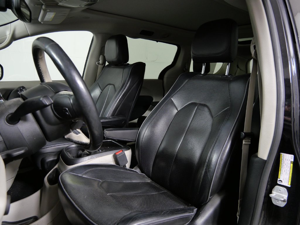 Used 2019 Chrysler Pacifica Limited FWD image 10