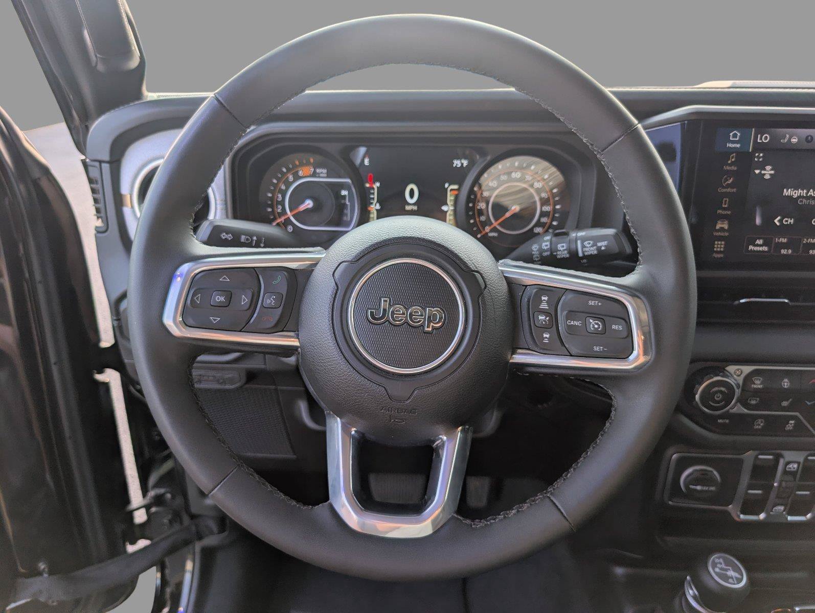 Used 2025 Jeep Wrangler Unlimited Sahara AWD/4WD image 26