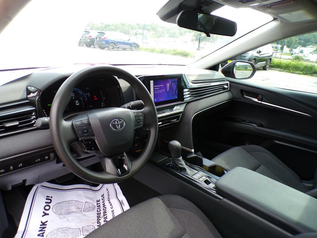 Used 2025 Toyota Camry LE FWD image 9