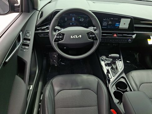Certified 2024 Kia Niro EX FWD image 11