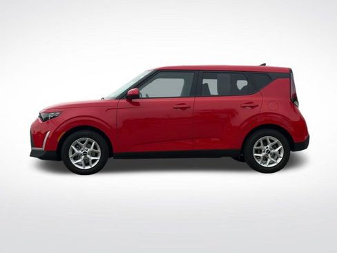 Used 2025 Kia Soul LX w/ LX Technology Package FWD image 5
