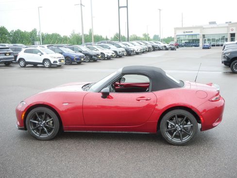 Used 2016 MAZDA MX-5 Miata Club RWD image 4