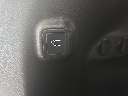 Used 2019 Jeep Cherokee Limited AWD/4WD image 31