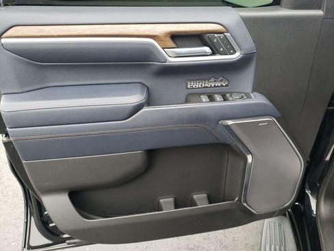 Used 2022 Chevrolet Silverado 1500 High Country w/ Technology Package image 11