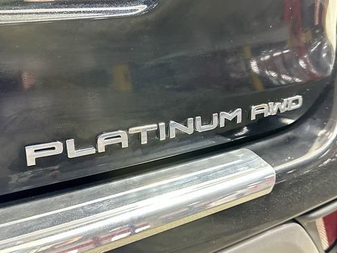 Used 2025 Toyota Highlander Platinum AWD/4WD image 32